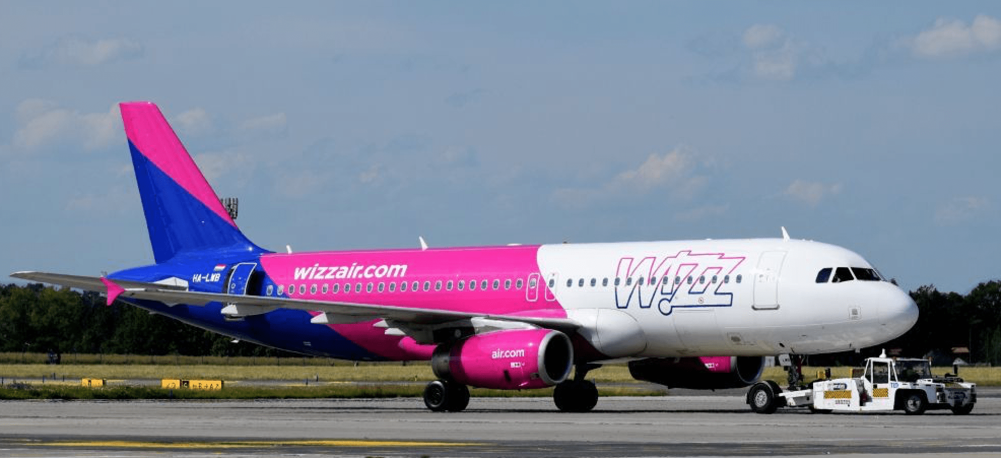 Wiz air. Венгерская авиакомпания Wizzair. Wizz Air самолеты. Авиакомпания Wizz Air в Черногории. Wizz Air авиакомпания в Кишинёве.